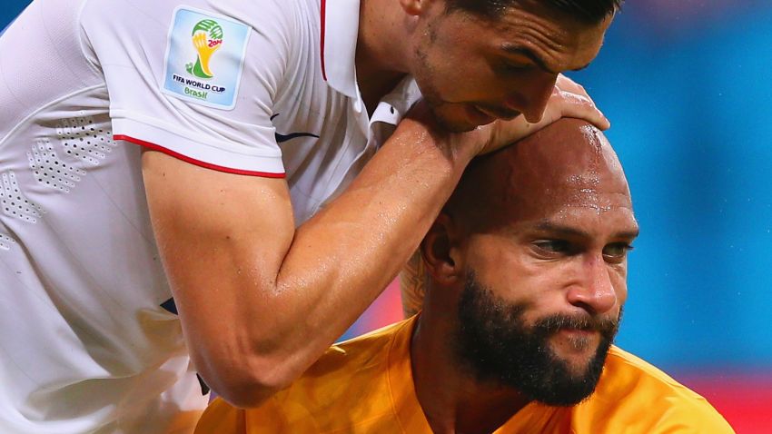 MANAUS, BRAZIL - JUNE 22:  Geoff Cameron (L) reacts with goalkeeper Tim Howard of the United States after a save during the 2014 FIFA World Cup Brazil Group G match between the United States and Portugal at Arena Amazonia on June 22, 2014 in Manaus, Brazil.  (Photo by Kevin C. Cox/Getty Images)