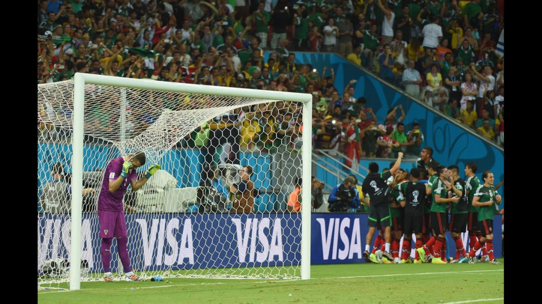 Croatian goalkeeper Stipe Pletikosa, left, reacts after Mexico scores.