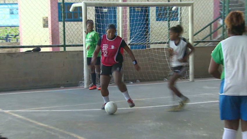 pkg pleitgen world cup brazil girls can play_00021402.jpg