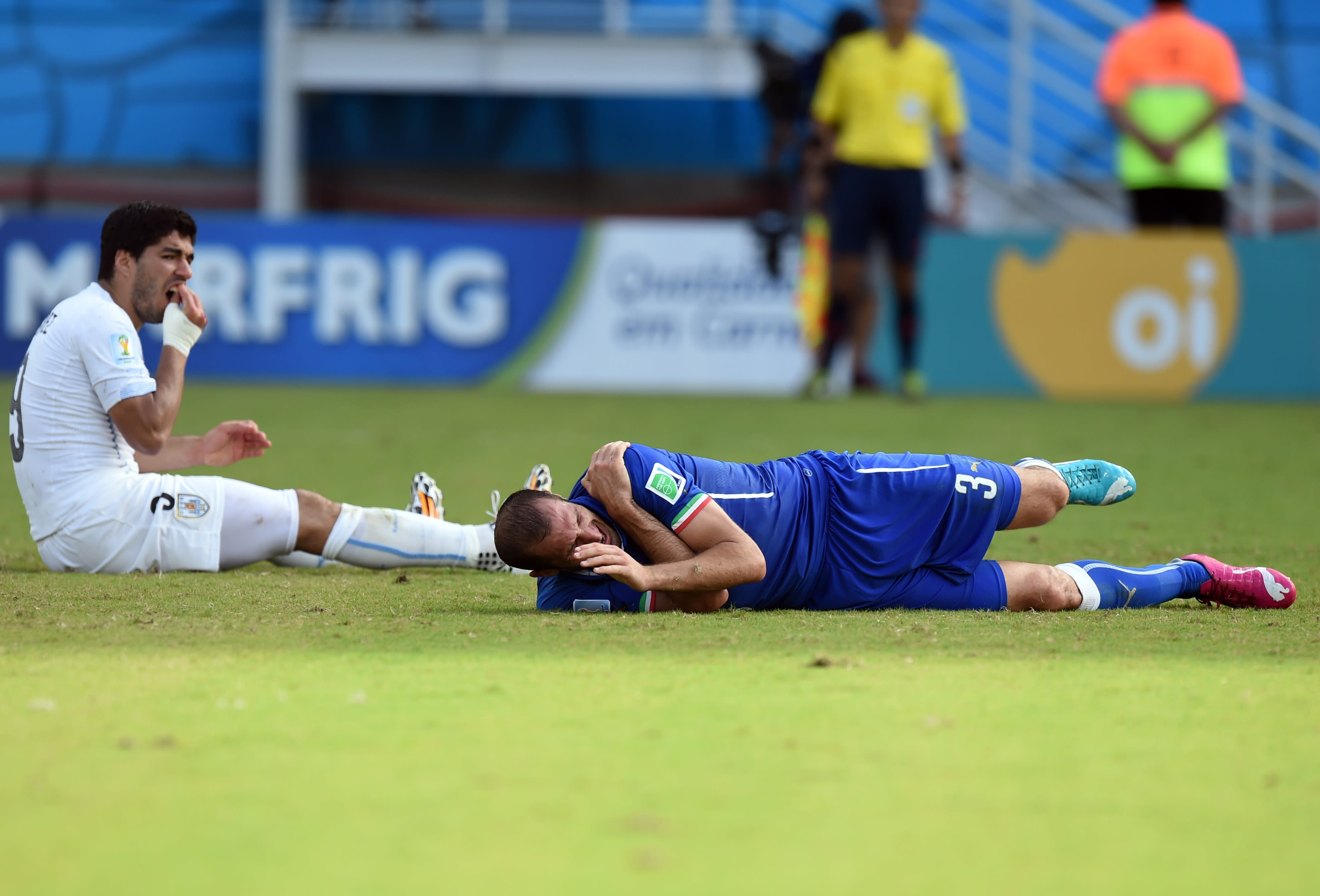 Luis Suarez: Barcelona striker caught short in first appearance for Uruguay  since World Cup bite in 1-1 draw with Saudi Arabia, The Independent