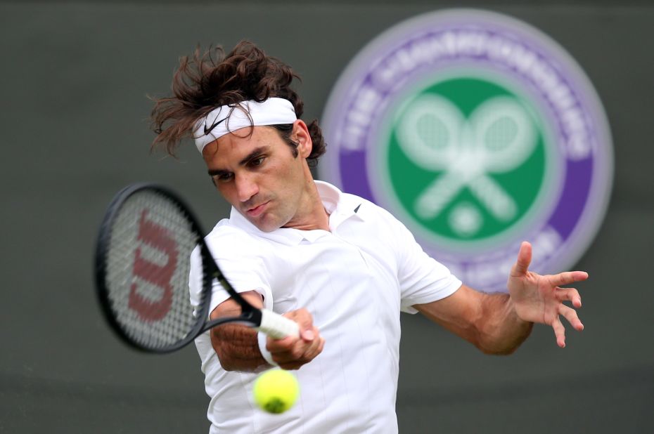 Roger Federer opened up his 2014 campaign with a straight-sets (6-1 6-1 6-3) victory over Italy's Paolo Lorenzi.