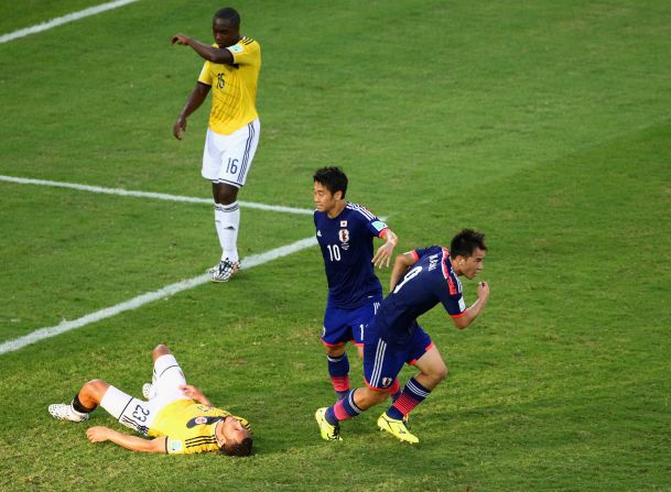 El japonés Shinji Okazaki empató el partido ante Colombia.
