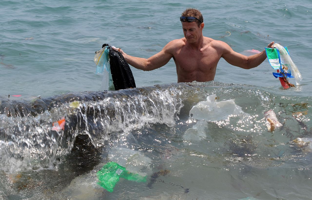 Doug Woodring, co-founder of <a href="http://www.oceanrecov.org/" target="_blank" target="_blank">Ocean Recovery Alliance</a>, an NGO, displays rubbish on a beach on the south side of Hong Kong in 2009.