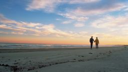 -- NO MAGS, NO SALES -- KRT TRAVEL STORY SLUGGED: UST-LITTLESTSIMONS KRT PHOTOGRAPH BY RANDALL PERRY/KRT (July 11) The beach at twilight on Little St. Simons Island, Georgia. (mvw) 2005