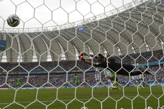 Minuto 4: Argentina no tuvo tiempo de celebrar. El nigeriano Ahmed Musa con un remate en la esquina marcó el gol del empate.