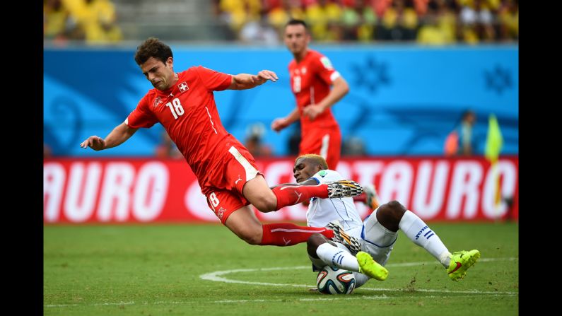 Admir Mehmedi of Switzerland is tackled by Brayan Beckeles of Honduras.