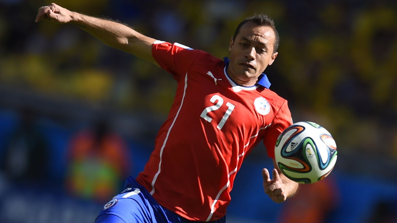 Chile's Marcelo Diaz controls the ball.