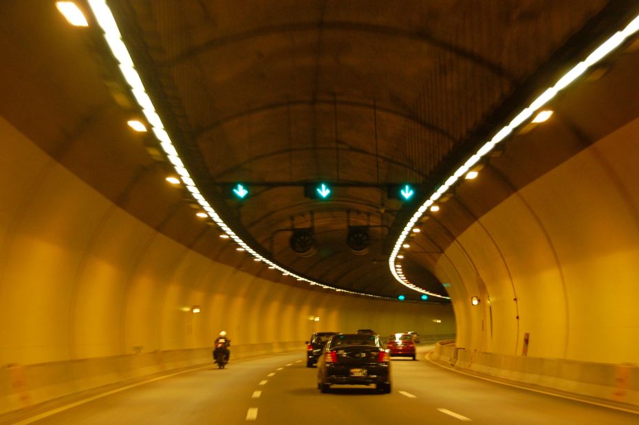 This 9.7-kilometer SMART tunnel, the longest in Malaysia, was built to solve the problem of flash flooding in Kuala Lumpur. The tunnel has successfully controlled floods and relieved traffic congestion. <strong>Length: </strong>9.7 kilometers