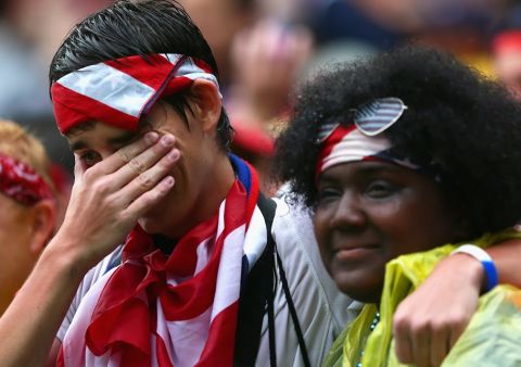 USA fan celebrates qualification into knockout round