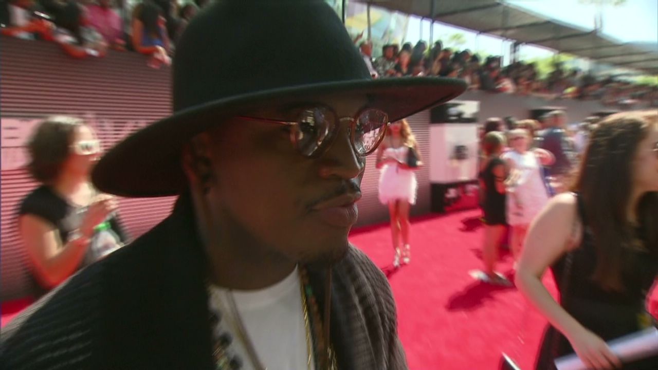 Because of you, Donald Trump, Ne Yo will head north if the Democratic candidate doesn't win the White House.