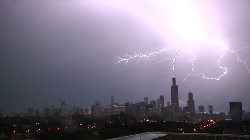 lightning strikes willis tower Kory Hartman Severe Studios_00004225.jpg