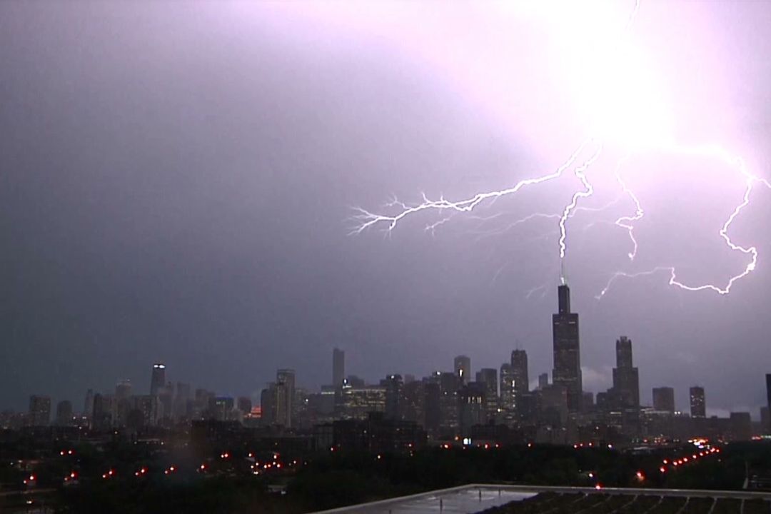 See lightning strike Willis Tower | CNN