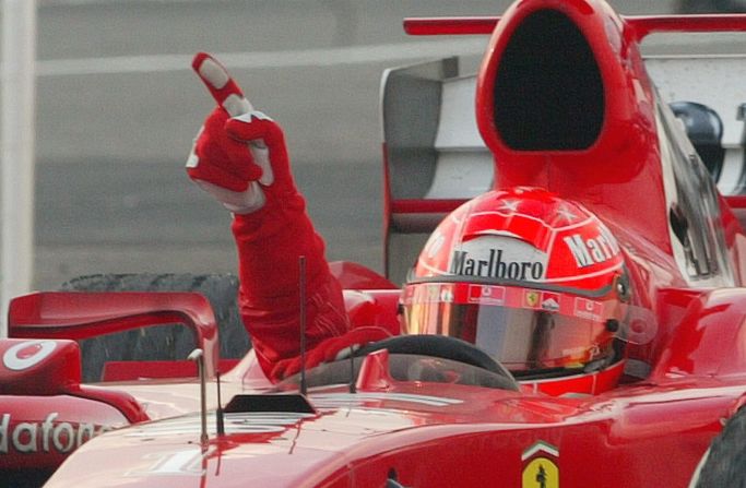 El alemán ganó cinco títulos mundiales con Ferrari. El último de ellos —su séptimo en total— llegó en 2005. Su colección de títulos mundiales no ha sido superada en la historia del deporte. 