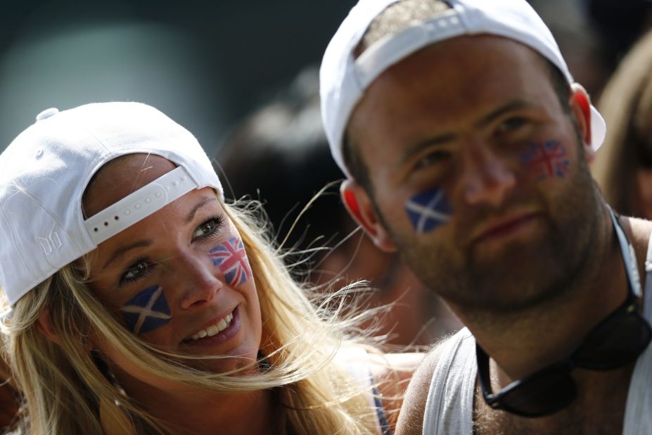 The home crowd was silenced further when Dimitrov took the second set 7-6 to lead 2-0.