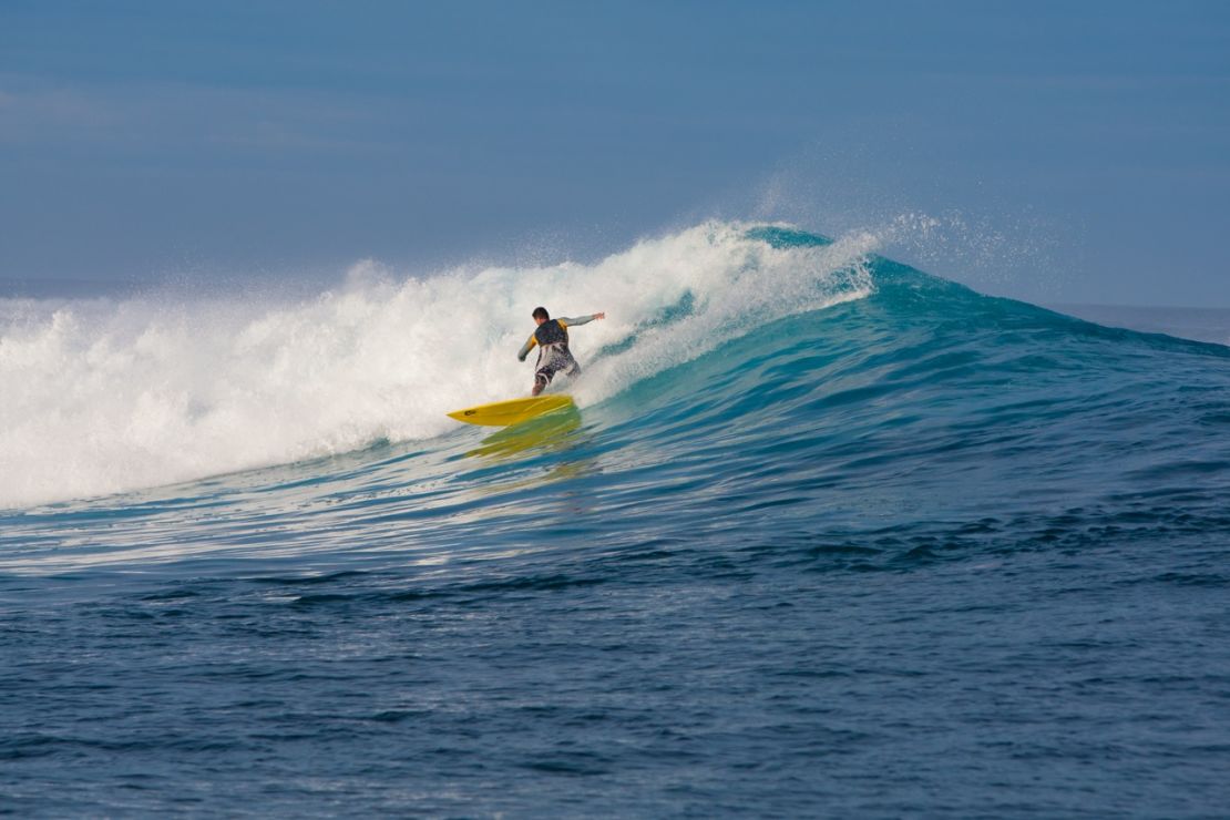 Offshore, the swell hits the outer reef to produce thick and hollow waves.