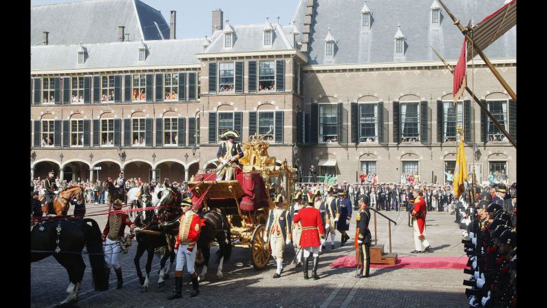 The seat of the Dutch parliament is Het Binnenhof, a complex of buildings with roots that extend to the 13th century. 