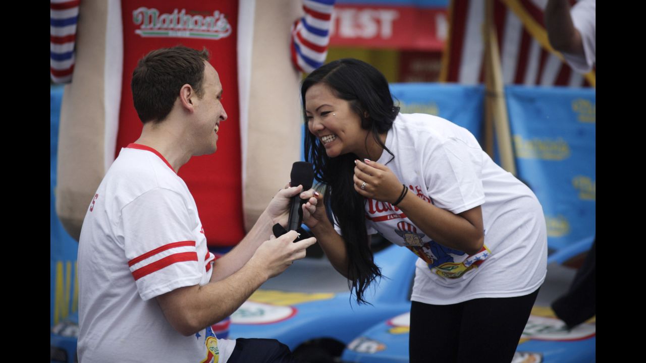 Chestnut proposes to his longtime girlfriend, Neslie Ricasa, before the contest.
