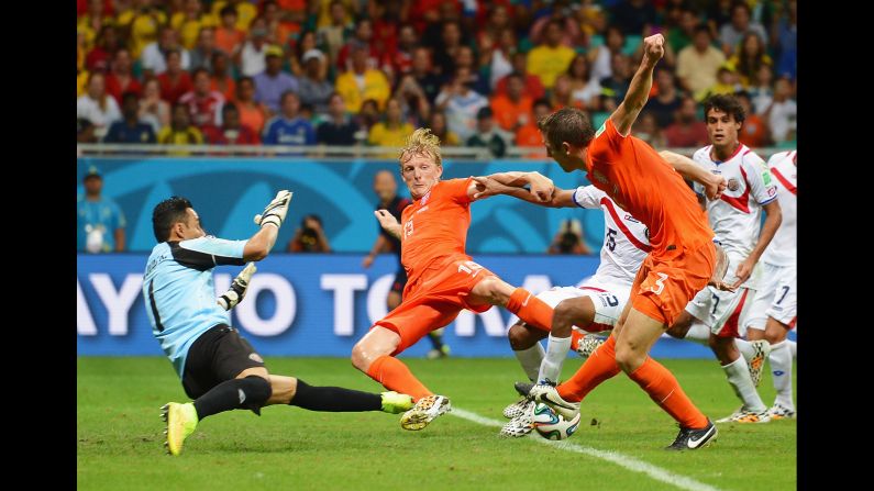 Players of the Netherlands and Costa Rica compete for the ball.