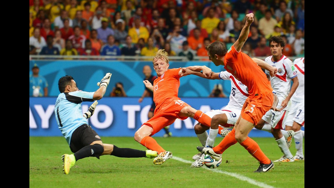 Players of the Netherlands and Costa Rica compete for the ball. 