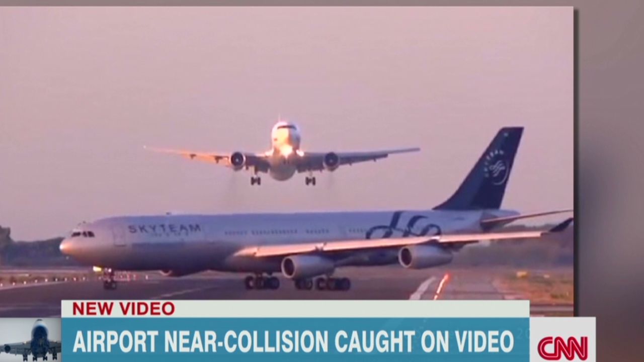 Aviation analyst Miles O'Brien says the planes were about half a mile apart at the time of the incident.