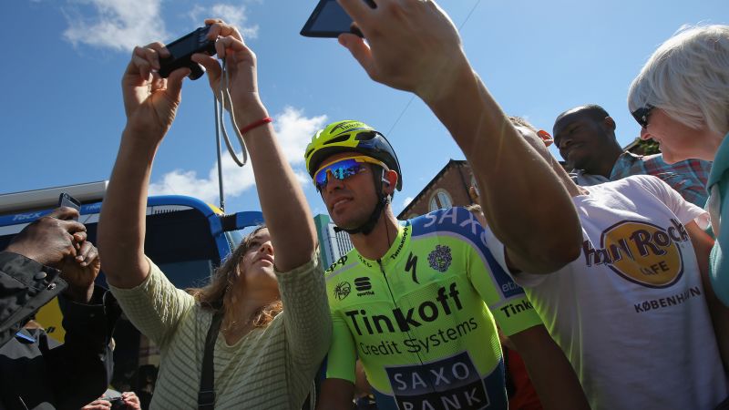 Tour De France Fearless Cyclists Face Selfie Danger Cnn