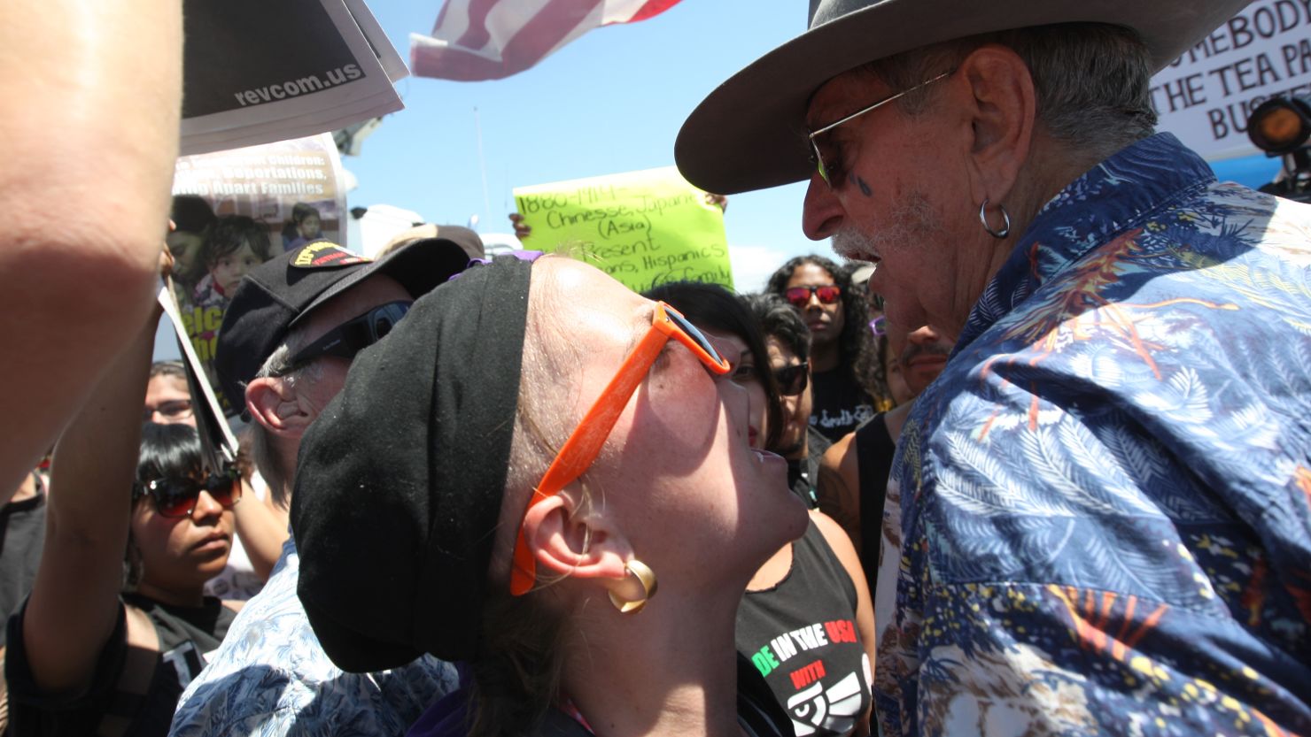 A protester against buses carrying immigrants, right, faces off with a pro-immigration protester in Murrieta, Calfornia, on July 4. 