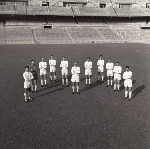 Di Stefano poses with the whole team in 1963 at the Bernabeu. He was the team's honorary president from 2000 until his death.