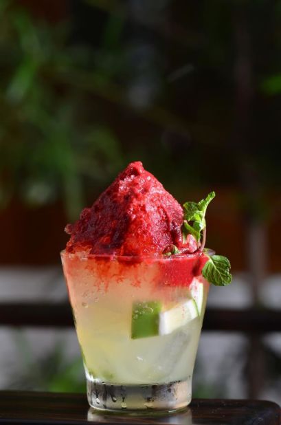 Made with vodka, sugar syrup and muddled lime, the Mojito de Mayon is a tribute to the Mayon Volcano. Drinkers can add strawberry, cherry, passion fruit or mango purees. 