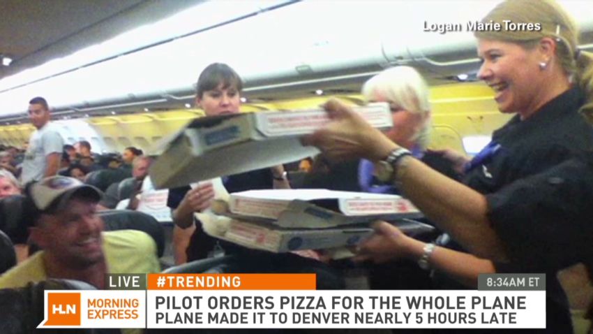 mxp pilot buys pizza for passengers_00005225.jpg