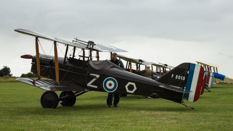 The SE5a is armed with one forward firing machine gun, 1 Lewis gun and has the ability to hold four 18kg aerial bombs. 