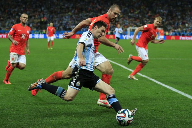 Messi encontró espacio en un encuentro frente a Holanda en una tensa semifinal donde no hubo goles luego de 120 minutos, previo a que Argentina ganara en penales. 
