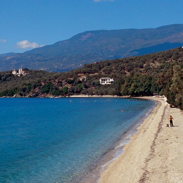 In the mountainous mainland area of Pelion, sandy and pebbly beaches lead into breathtakingly clear waters overlooked by beach bars and traditional seaside taverns.