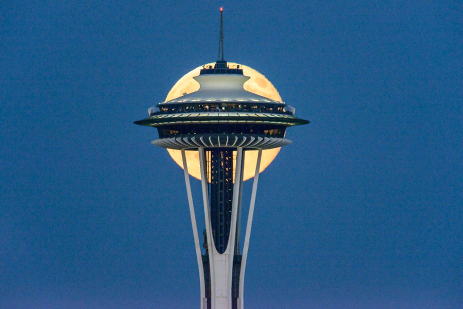 It took <a href="http://ireport.cnn.com/docs/DOC-1152205">Tim Durkan</a> a few stretches of lonely nights in July to get the perfect shot of the supermoon behind the Space Needle in Seattle. 