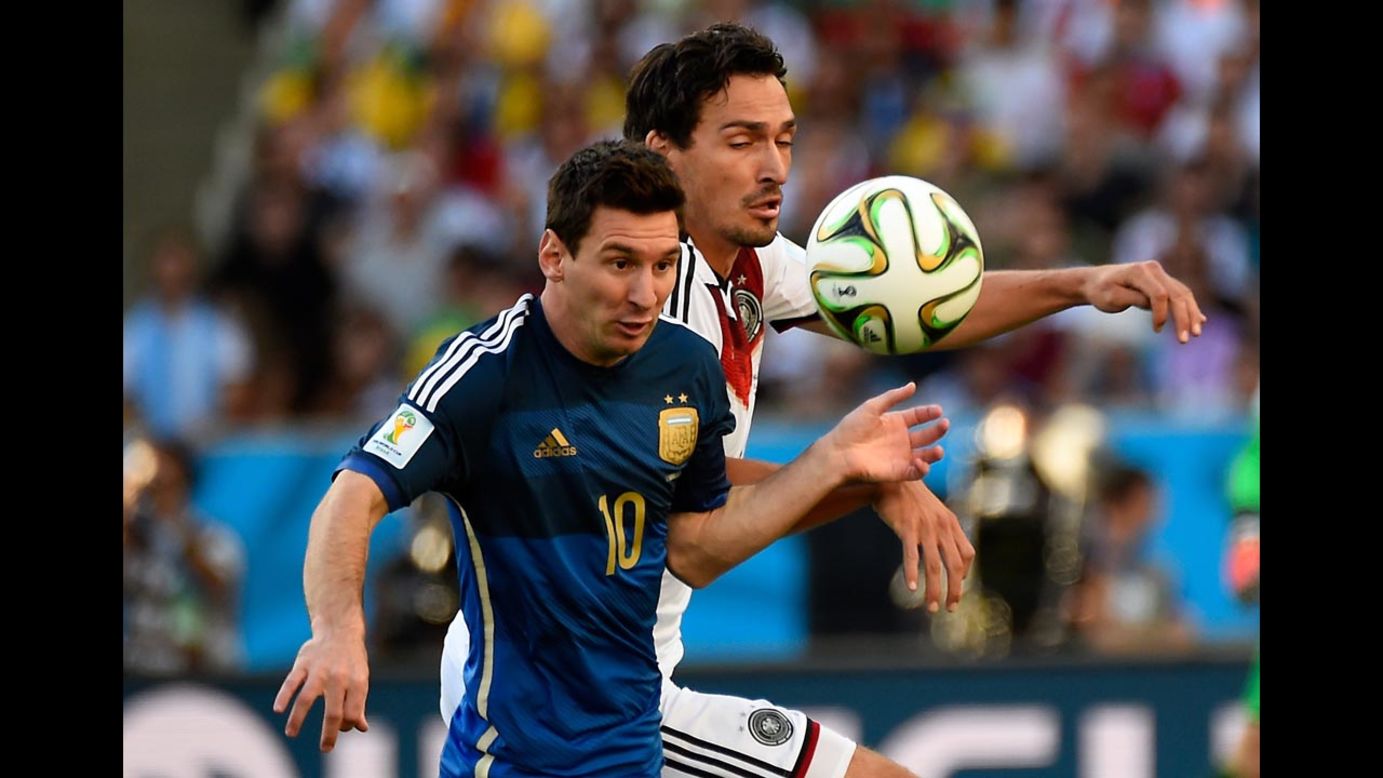 Messi, left, tries to evade Hummels.