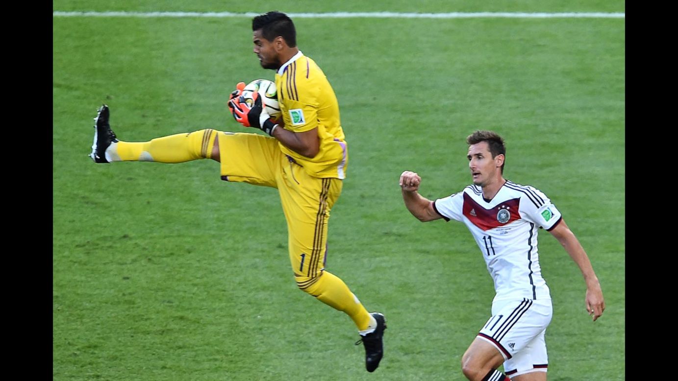Argentine goalkeeper Sergio Romero catches the ball in the first half.