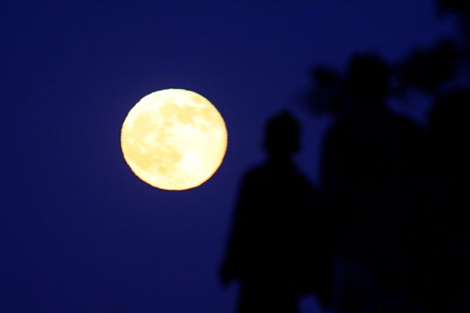 <a href="index.php?page=&url=http%3A%2F%2Fireport.cnn.com%2Fdocs%2FDOC-1152101">Janice Wei </a>photographed the supermoon from the San Francisco Bay Area on July 12. "I love to capture the moon. It's very beautiful and powerful when it's full," she said.