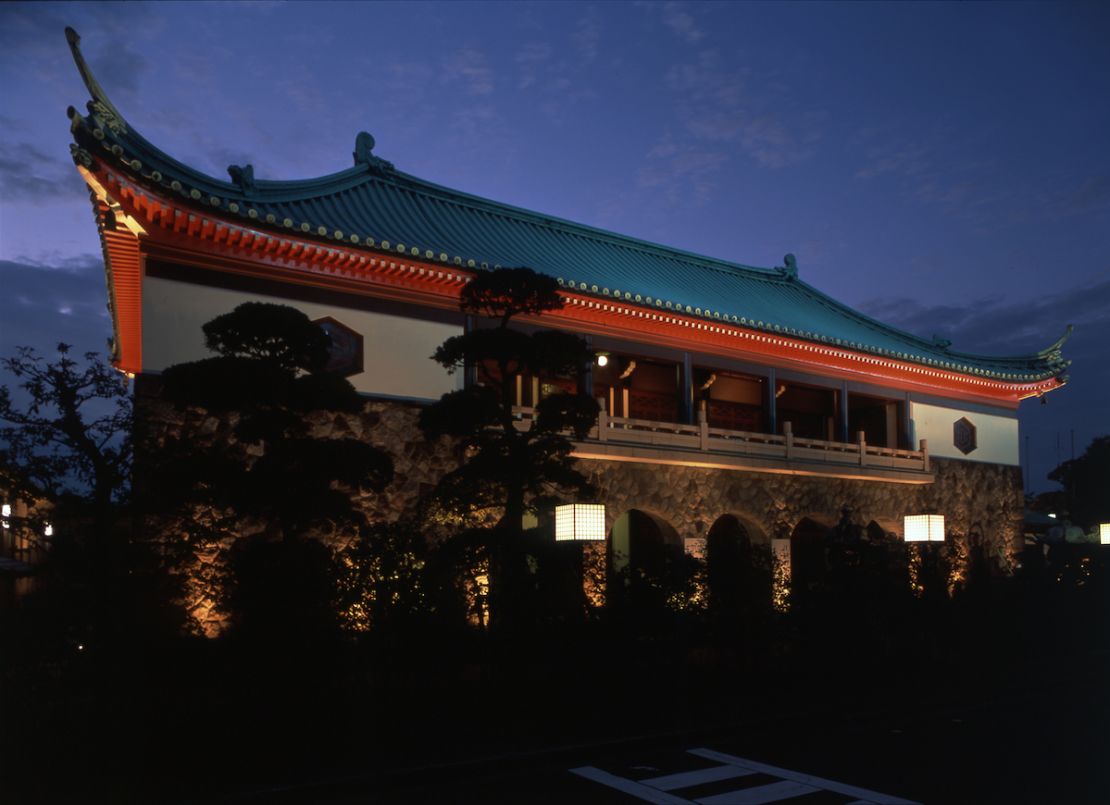 The Okura Shukokan Museum -- currently closed for renovations -- is located in front of the hotel's main building.