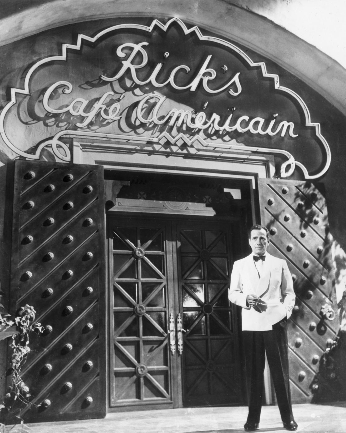 Humphrey Bogart: one of the slickest in all the bars, anywhere.