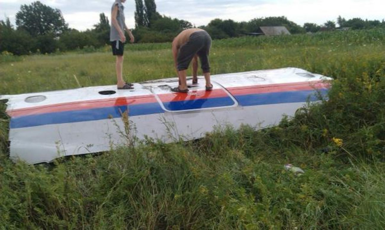 Imagenes del avión de Malaysia Airlines que se estrelló cerca de la frontera entre Rusia y Ucrania. Las fotografías fueron publicadas en Twitter. 