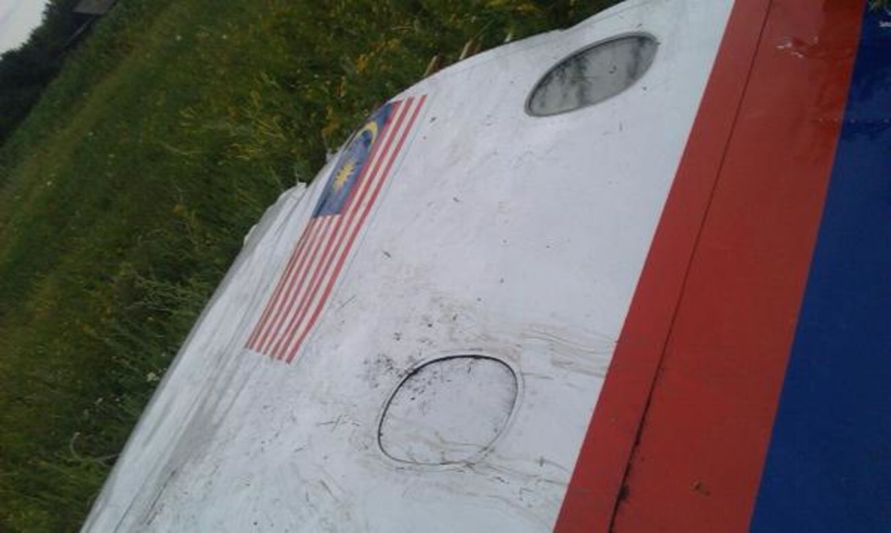 Imagenes del avión de Malaysia Airlines que se estrelló cerca de la frontera entre Rusia y Ucrania. Las fotografías fueron publicadas en Twitter. 
