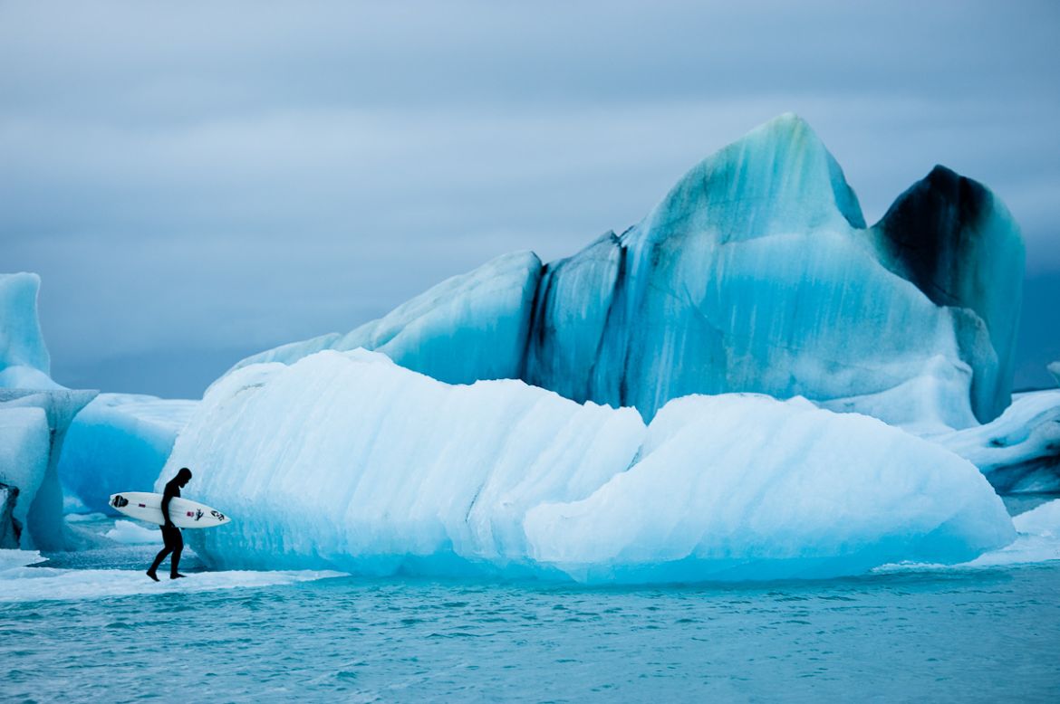 Filmado en un período de dos semanas, el video impresionante muestra las condiciones extremas del Ártico que el fotógrafo regularmente  trabaja.