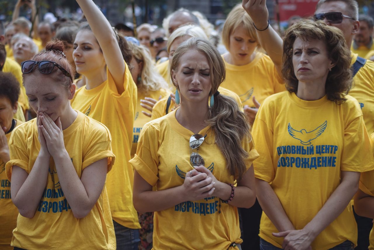 People in Kiev gather to mourn the victims on July 18.