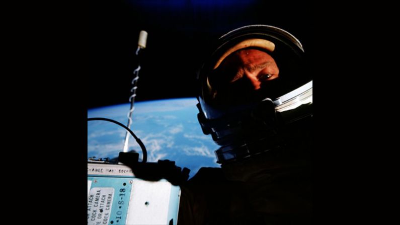 He may be best known for joining Neil Armstrong on the historic Apollo 11 moon landing in 1969, but that wasn't the only time Buzz Aldrin had a hand in history. Three years before the moon landing, while on the Gemini 12 mission in 1966, he unknowingly made history when he <a href="index.php?page=&url=https%3A%2F%2Ftwitter.com%2FTheRealBuzz%2Fstatus%2F490293546851635201" target="_blank" target="_blank">snapped the "first space selfie." </a>
