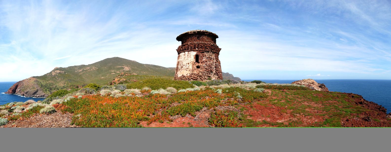 The Zenobito Tower on Capraia overlooks Ceppo Bay, one of the island's best bathing spots.