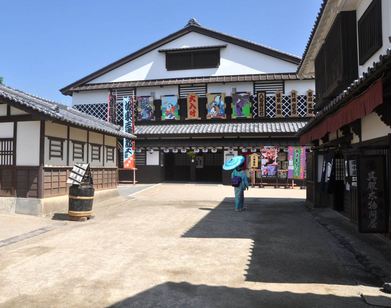 Free shows are held throughout the day in Toei Kyoto Studio Park's Nakamuraza Theater. 