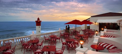 <strong>The Lighthouse Bar (Durban, South Africa):</strong> With panoramic views of the Indian Ocean along Umhlanga Beach, The Lighthouse Bar at The Oyster Box hotel in Durban, South Africa, is a top spot for romantics, shutterbugs and those who just like to sit, sip and smile.