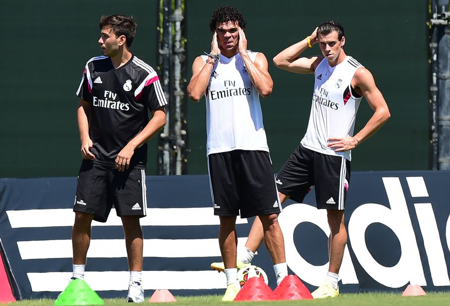 Gareth Bale (R) and Pepe (center) tune up in Los Angeles ahead of Real's opening game. The Spanish giants, who won the European Champions League last season, face Italian side Inter in their first match, hoping to attract a legion of new fans.