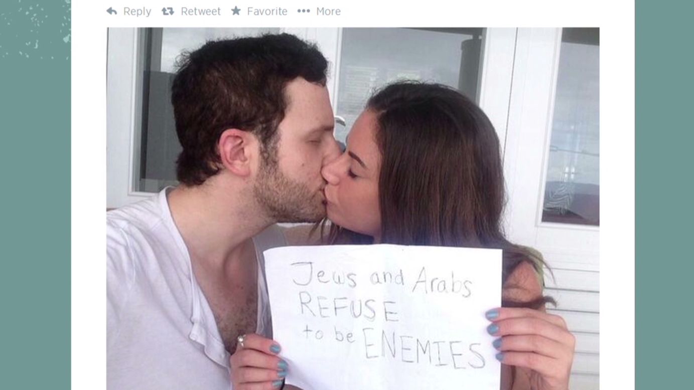 Esta periodista mitad libanesa besa a su novio judío.