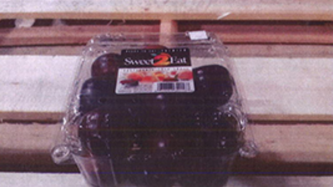 Sam's plums in clamshell packaging (3 1/2 lbs./6 per carton)