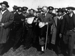 Trotsky and his wife arrive in Mexico in 1937, surrounded by police, and Kahlo. - (Getty Images)